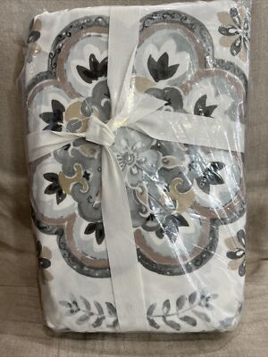 Pottery Barn Lila  Duvet Cover Gray floral medallion percale Full Queen-image
