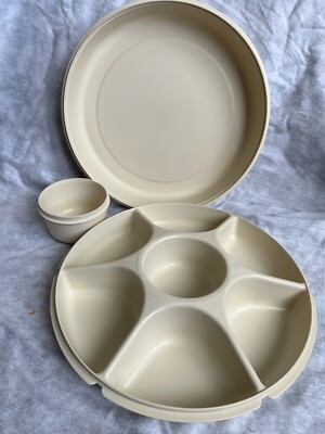 VTG Tupperware Veggie Divided Serving Tray & Dip Bowl w/ Lid #1665-2 & 1666-2-image