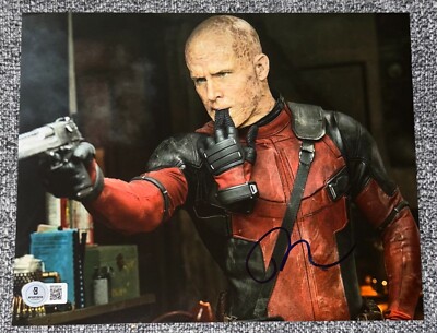 Ryan Reynolds Signed Autograph 8x10 Photo Deadpool & Wolverine Wade Beckett BAS-image