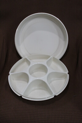 Vintage Tupperware 1666-4 Veggie Chips Dip Divided Serving Tray Beige with Lid-image