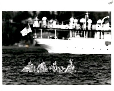 LG38 1992 Orig Tom Reese Photo SWIMMERS FLOATING IN LAKE WASHINGTON MADISON PARK-image