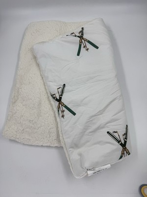 Pottery Barn Alpine Ski Sherpa Backed Sham Standard Size Green Skis White Sham-image