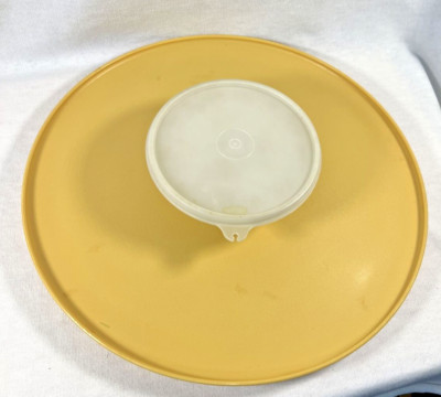 VINTAGE 3-PC TUPPERWARE NO. 492-5 YELLOW CHIP N DIP SERVING TRAY AND BOWL W/ LID-image