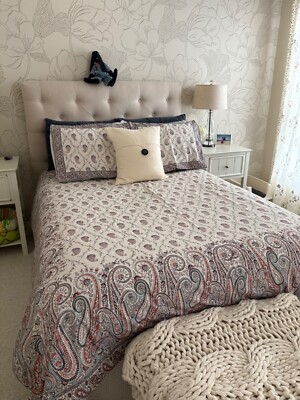 Pottery Barn double/full duvet cover and standard shams-image