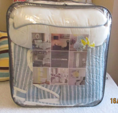 New Madison Park 6 Piece Day Bed Cover Set Blue Gray White-image