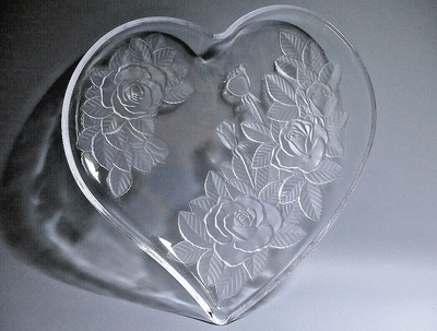 Winter Rose Mikasa Studio Nova Vintage Etched Crystal Valentine's Heart Tray-image