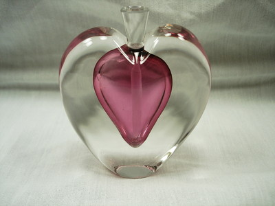 ZELLIQUE STUDIOS JOSEPH MOREL SIGNED HEART SHAPED PERFUME BOTTLE CRANBERRY 1984-image