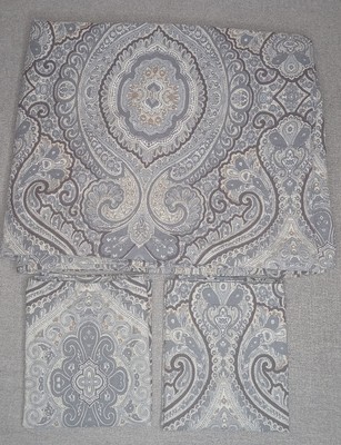 Pottery Barn King Blue Paisley Duvet Cover and 2 Matching Shams-image
