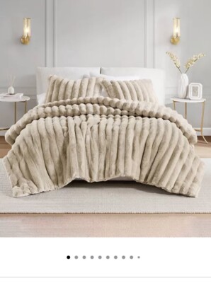New-Macy’s Madison Park Jasmine 3pc King Taupe Faux Fur/Velvet Comforter Set -image