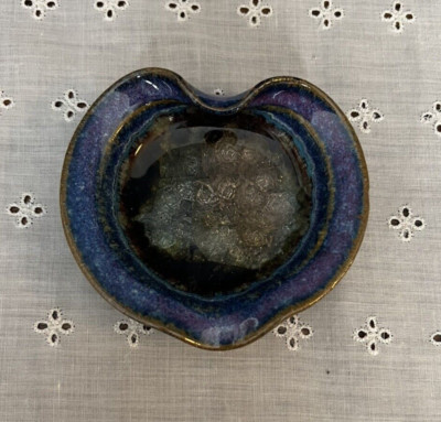 Trinket Studio Pottery Ashtray Heart Shaped Fused Crackle Glass Blue/Purple 3.5