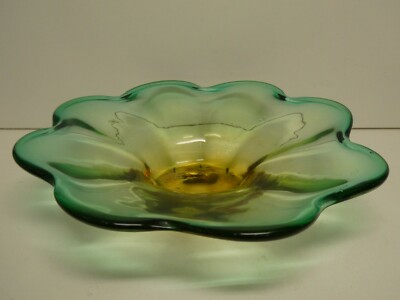 VINTAGE STUDIO ART GLASS BOWL CASED AMBER GREEN FLOWER SHAPED - MID CENTURY-image