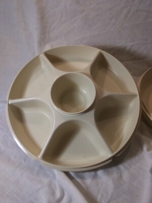 Tupperware Divided Picnic Camping Vegetable Fruit Chip Dip Bowl Serving Vintage-image