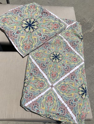 Pottery Barn Penelope Medallion Queen duvet cover With 2 Euro Shams-image