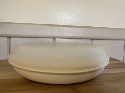 Tupperware #1708 Divided Veggie Relish Dish & Dip w/ Cover, 10