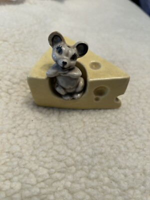 Vintage Ceramic Arts Studio Mouse And Cheese Salt & Pepper Shakers-image