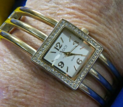 STUDIO GOLD Tone STD929T RHINESTONE hinged estate band CUFF WATCH FRESH BATT A15-image
