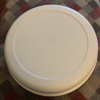 Tupperware Divided Veggie/Fruit/Dip Snack Party Tray Almond 1665-3 W/Lid 1666-5-image
