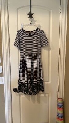 LuLaRoe Dipped Amelia L-image
