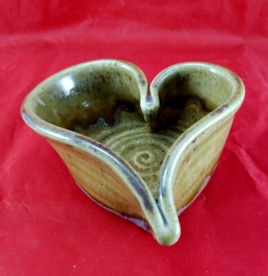Hand Thrown Studio Pottery Heart Shaped Trinket Dish Bowl Brown Berry Signed-image