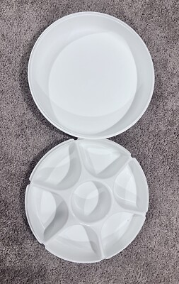VINTAGE TUPPERWARE 6 DIVIDED VEGETABLE FRUIT CHIP AND DIP SERVING TRAY WITH LID-image