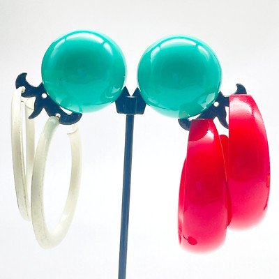 Colorful Metallic Pierced Earrings Green Dome Red White Hoops Classic Wardrobe-image