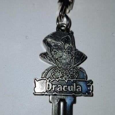 USJ key-shaped Dracula key chain-image