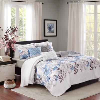 6 Piece Printed Quilt Set with Throw Pillows Blue Full/Queen-image