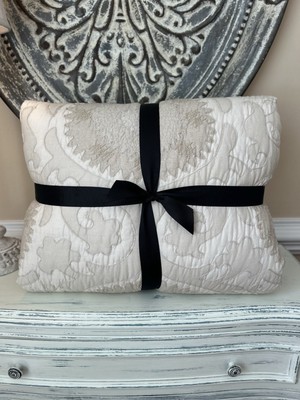 Pottery Barn Alanya Suzani Embroidered KING/CAL. KING Quilt PRE-OWNED READ-image