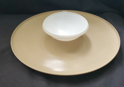 Tupperware #492-2 Chip/ Dip 3 pc set.  Beige Tray and Whitet Bowl & Lid. Vintage-image