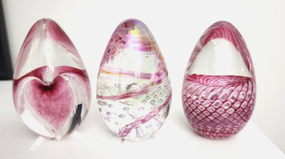 Glass Eye Studio GES Art Glass Egg Paperweight **SET OF THREE** PINK DO NOT MISS-image