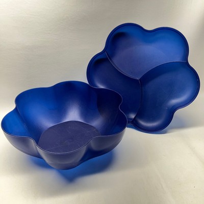 Tupperware 1.5 Gal Chip & Dip Flower Serving Bowl with Tray Lid Translucent Blue-image