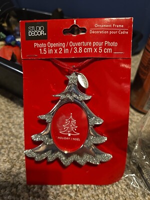 Christmas Tree Shaped  Ornament  Photo Picture Frame  Metal Studio Decoration -image