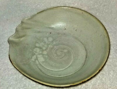 Carolyn Dulin Seashell Shaped Shell Bowl Signed Studio Art Pottery MI 9 x 9