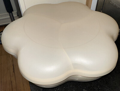 TUPPERWARE XL Chip and Dip 1.5 gal Flower Bowl #4624A Beige W/ 3 Sectioned Lid-image