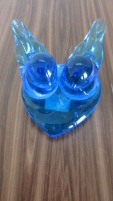 2 Vtg Blue Birds of Happiness art glass Signed Leo Ward 1989 heart shaped base -image