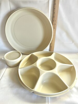 VNTG Tupperware Lg Divided Veggie Party Dip Tray Complete 4pc Set Almond/Beige-image