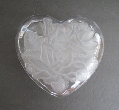 Studio Nova ~ Winter Rose ~ Heart Shaped Box ~ Frosted Roses and Leaves-image