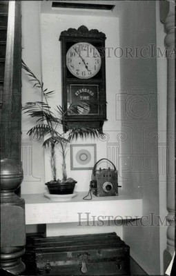 1979 Press Photo A wall clock hangs at George Suyama's home in Madison Park-image