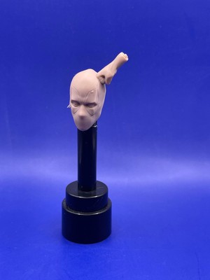 Deadpool stabbed by Logan claw head - 1/12 scale-image