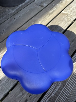 Tupperware Large 2-Piece Chip-n-Dip Bowl with Divided Lid #4624 Blue-image