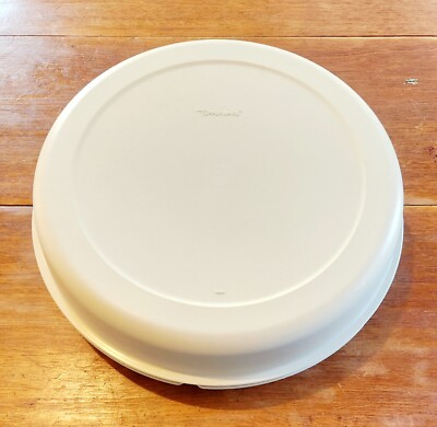 Tupperware 1666-1  6 Compartment Party Tray With Lidded Dip Container -image