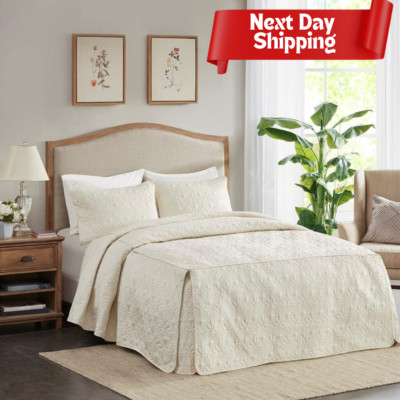 Madison Park 3 Piece Bedspread Set in Danmask Cream Cal King/King With Shams-image
