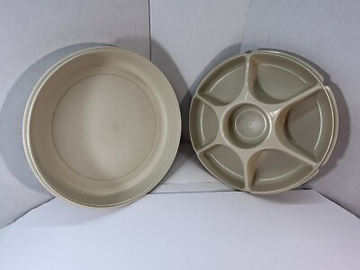 VINTAGE TUPPERWARE 6 DIVIDED VEGETABLE FRUIT CHIP AND DIP SERVING TRAY WITH LID-image