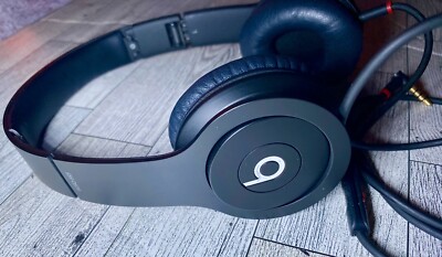 Beats Solo HD by Dr Dre Headphones Wired 3.5mm Jack Mic Remote Foldable Black -image