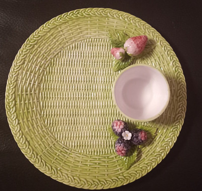 MANE LION chip & dip basket weave strawberry& blackberry plate-image