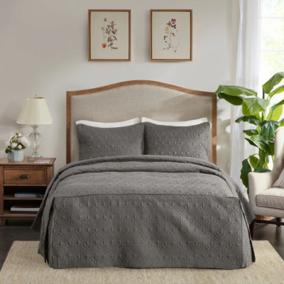 Madison Park Mansfield Solid 3-Piece Split Corner Pleated Bedspread Quilt Set-image
